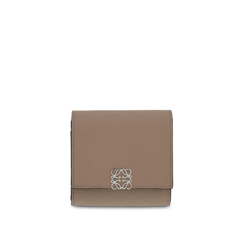 Anagram Compact Flap Wallet in Pebble Grain Calfskin in Sand