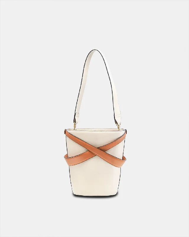 PVC Bucket Bag in Clear with Glitter Accents for a Fun and Edgy StyleCage Bucket Bag – OAT & CARAMEL